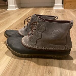 Sorel rain boots/duck boots - size 8.5